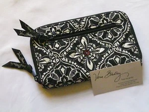 Vera Bradley BARCELONA Reißverschluss RUND GELDBÖRSE Clutch HANDGELENKTASCHE für GELDBÖRSE Beuteltasche Tasche EUC - Bild 1 von 3