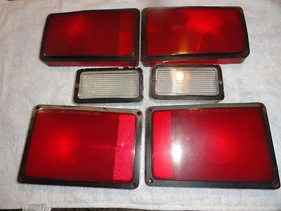 Juego de luces traseras y lentes de reversa Mopar Dodge Charger 1971 buen estado Foto 1 de 4