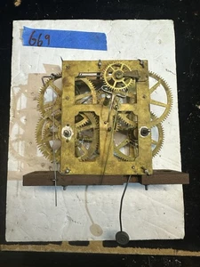 (G69) - ANTIKES WATERBURY GEWICHTSGETRIEBENES REGALUHRWERK - Bild 1 von 6