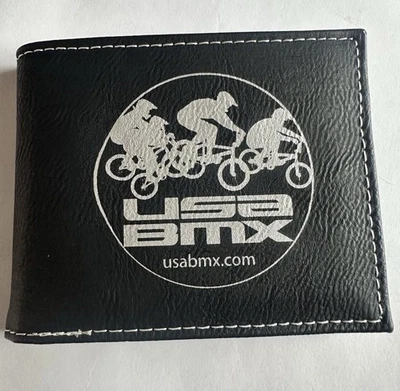 Cartera BMX de EE. UU. Doble Plegable Negra Imitación Cuero Negra Con Logo Blanco Motociclista de Carreras Foto 1 de 4