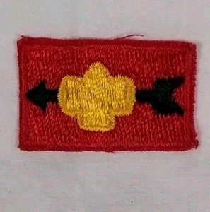 Parche bordado insignia signo de flecha de Girl Scouts Junior trébol dorado años 60 - Imagen 1 de 4