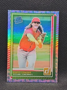 2025 Panini Donruss Foil Statue Of Liberty Rhett Lowder REDS Rated Rookie Card - Bild 1 von 2