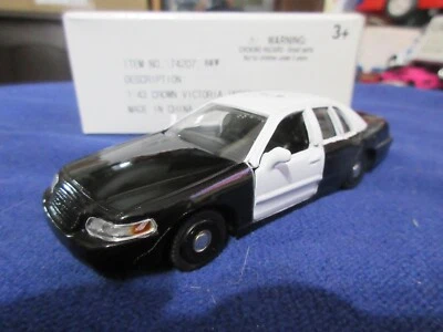 1:43 MotorMax Blank Black & White Ford Crown Victoria Police Interceptor Lights - Image 1 of 4