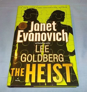 Janet Evanovich & Lee Goldberg Signed Autographed Book The Heist - Picture 1 of 2