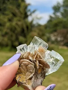 Acquamarina grezza naturale con esemplare di mica Pakistan 30g - Foto 1 di 7