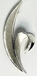 Spilla Vintage Corona Trifari Tono Argento Foglia Spilla 3,25" | Firmata Designer - Foto 1 di 4