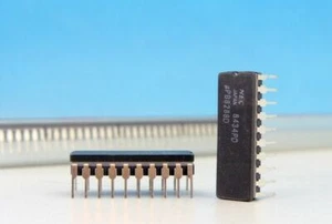 1 x Genuine uPB8288D 8288 D8288 P8288 CERAMIC NEC CPU System Bus Controller IC - Picture 1 of 1