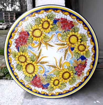 Tavolo in pietra lavica dipinto a mano. - Immagine 1 di 4