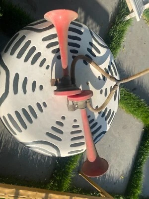 PORSCHE 911 928 Bosch  MIXO STRITONE RED TRUMPET HORN SET 0142554 - Image 1 of 3