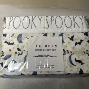 Rae Dunn Halloween Spooky Haunted Moon Stars Fledermäuse 4-teiliges Queen Lakenset - Bild 1 von 5