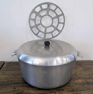 Vintage Luster Lite Montgomery Ward Dutch Oven Suppentopf mit Deckel und Untersetzer - Bild 1 von 21