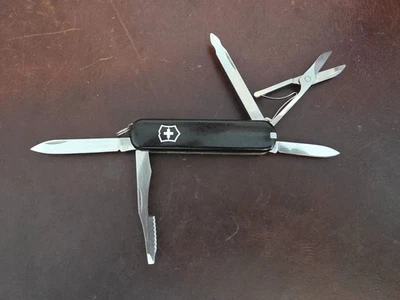 Navaja suiza Victorinox Executive 74 mm retirada 066 m Foto 1 de 4