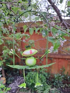 Garden Ornaments Frog Leaf Swing, Garden Ornaments - Picture 1 of 4
