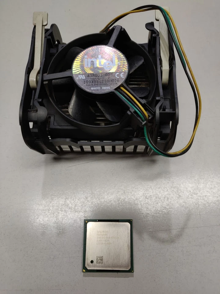 INTEL CPU PROCESSORE PENTIUM 4 2.4GHz 512KB 533MHz FSB SOCKET 478 - SL6EU con di - Immagine 1 di 1