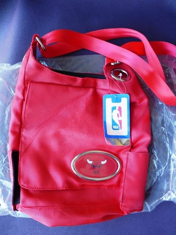 NEW Official NBA Chicago Bulls Womans Red Nylon Grommet Shoulder Bag Purse Cover