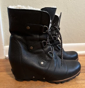Sorel Joan of Arctic Hidden Wedge Mid Boot Women Sz 10 Black Leather Sherpa Trim - Picture 1 of 11