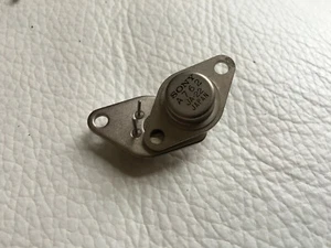 LOT OF 2  2SA762 / A762 / TRANSISTOR / TO66 BY SANYO - Picture 1 of 1