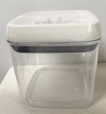 Contenedor de almacenamiento de alimentos Better Homes & Gardens de 4,5 tazas Flip-Tite nuevo en paquete Foto 1 de 4