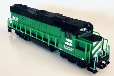 HO 火车套装 VARNEY 复古发动机 + 9 辆汽车、轨道、变压器、桥梁模型 — 第 1/4 张图片