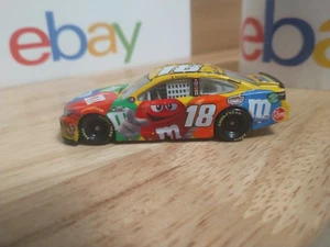 Action Lionel NASCAR 1/64 pressofuso #18 M & M ALL STAR Kyle Busch sciolto 2020 Camry - Foto 1 di 8