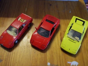Veicolo Miniatura Bburago: Set Di 3 Ferrari TESTAROSSA In Scala 1/24 - Foto 1 di 2