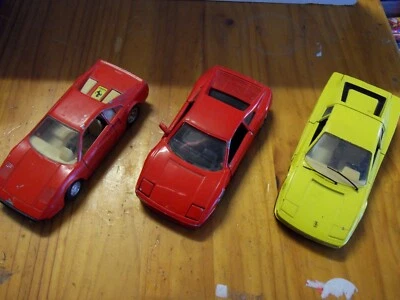 Veicolo Miniatura Bburago: Set Di 3 Ferrari TESTAROSSA In Scala 1/24 - Immagine 1 di 2