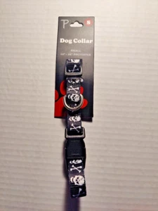 Neu Perri's Hundehalsband Totenkopf und gekreuzte Knochen Größe Small schwarz & weiß Skelett - Bild 1 von 4