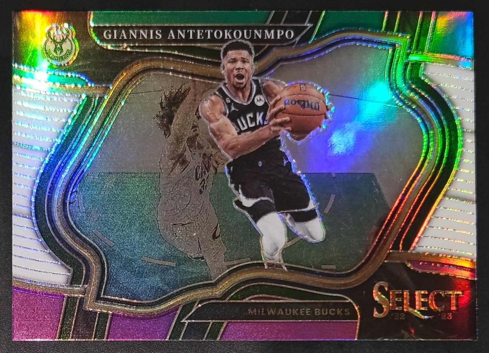 Giannis Antetokounmpo 2022-23 Select COURTSIDE GREEN WHITE PURPLE PRIZM SP 261