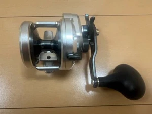Carrete de pesca Shimano 11 Ocea Jigger 1500PG Baitcast diestro agua salada gran juego usado - Imagen 1 de 8
