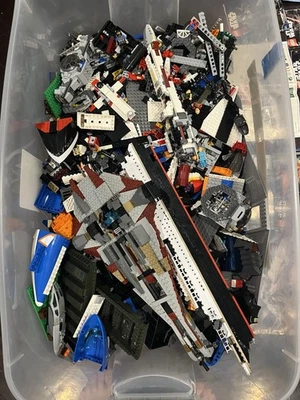enorme contenedor de 40 libras para legos lleno de juegos de minecraft y lego city de Starwars Foto 1 de 2