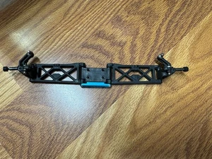 Team Associated RC10 B4 Front Arms Aluminium Brace - Bild 1 von 2