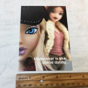 Tarjeta postal Barbie ropa interior es como citas en línea más pagas menos obtienes humor - Imagen 1 de 2