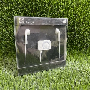 Genuine Apple iPod Remote Retro 2006 With Corded Earbuds Sealed New NOS - Picture 1 of 3