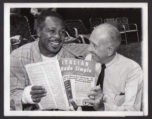 boxing champ ARCHIE MOORE manager JACK KEARNS 1961 PRESS PHOTO boxer athlete - Picture 1 of 2