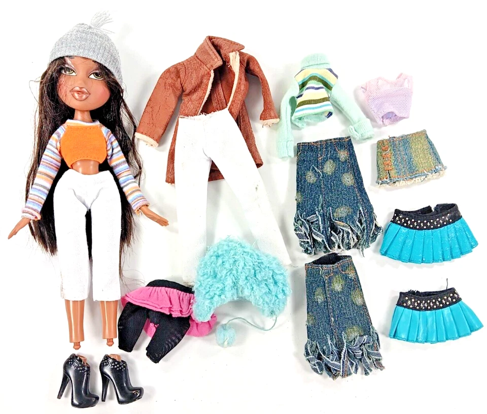 Bratz Sasha Lote Antiguo 15 Pantalones Chaqueta Faldas Top 1pr Zapatos Sombreros Muñeca 20 Años Foto 1 de 4