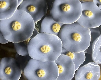 Cinco pistilos amarillos de flores de cerámica azul claro de vástago largo de 15" de Polonia Foto 1 de 4