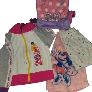Girls Minnie Lot Of Four Pieces Pj, 2021 Zip Hoodie Jacket Girls Size 5 Hand Bag - Picture 1 of 3