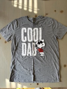 Peanuts Snoopy "Cool Dad" Joe Cool Old Navy Herren Medium grau Tshirt  - Bild 1 von 4