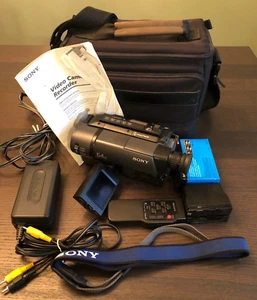 Sony Handycam CCD-TRV25 Video8 XR 8mm Camcorder Video Bundle FOR PARTS READ - Picture 1 of 9