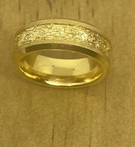 Men's Tungsten Carbide Ring 8mm Inlaid Gold Foil Flake Ring Size 9 Band - Picture 1 of 4
