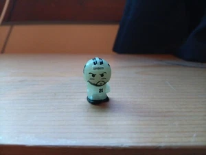 Ezekiel Elliott NFL Series 6 Teenymates Rare Tin Exclusive Glow In The Dark - Picture 1 of 2