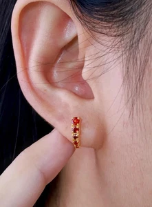 Zierliche kleine Ohrstecker 2,50 kt runder simulierter Granat 14 kt Gelbgold plattiert - Bild 1 von 7