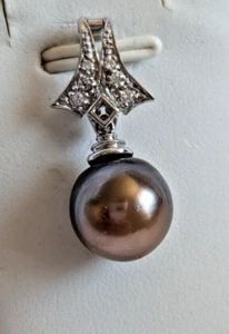Perle de Tahiti +10 mm couleur naturelle sur clip argent rhodié 925 et zirconium - Foto 1 di 12