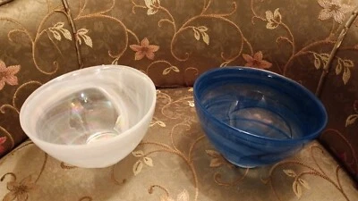 Par de cuencos de vidrio opalescente perla y azul con detalles artísticos vidrio lunar  Foto 1 de 4