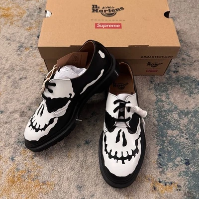 ZAPATO SUPREME FW25 DR. MARTENS 1461 3 OJOS CALAVERA NEGRO US7-111 Foto 1 de 3