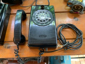 Black bell system rotary phone 574 Wall Western Electric Volume Control 1974 G6 - Picture 1 of 8