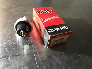 DR133B Niehoff Oil Pressure Switch Camaro Special Skylark Century NOS - Foto 1 di 1