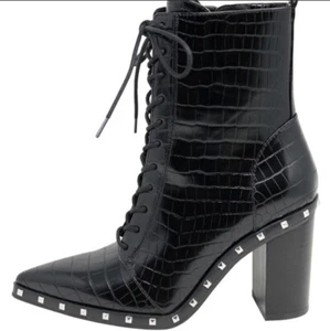 Charles David Women's Black Faux Crocodile Studded Pointed Toe Ankle Bootie 11 - Picture 1 of 8