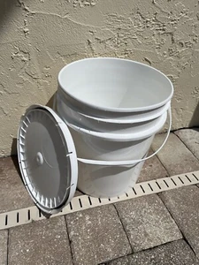 🪣 5 Gallon Bucket With Lid Food Grade BPA FREE White Used & Cleaned - Picture 1 of 4