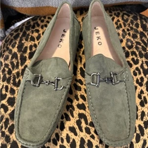 New Jeko Green Suede Slip-On Loafers with Silver Detail - Picture 1 of 6